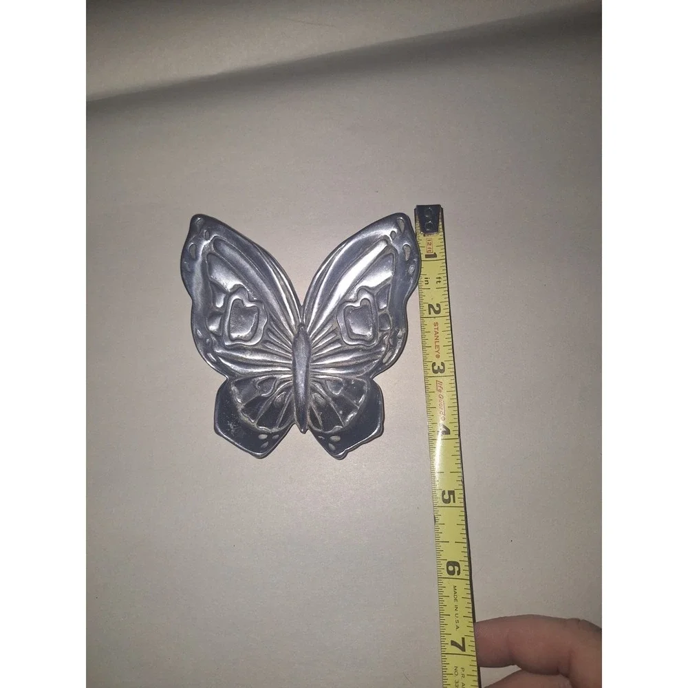 Unknown silver tone